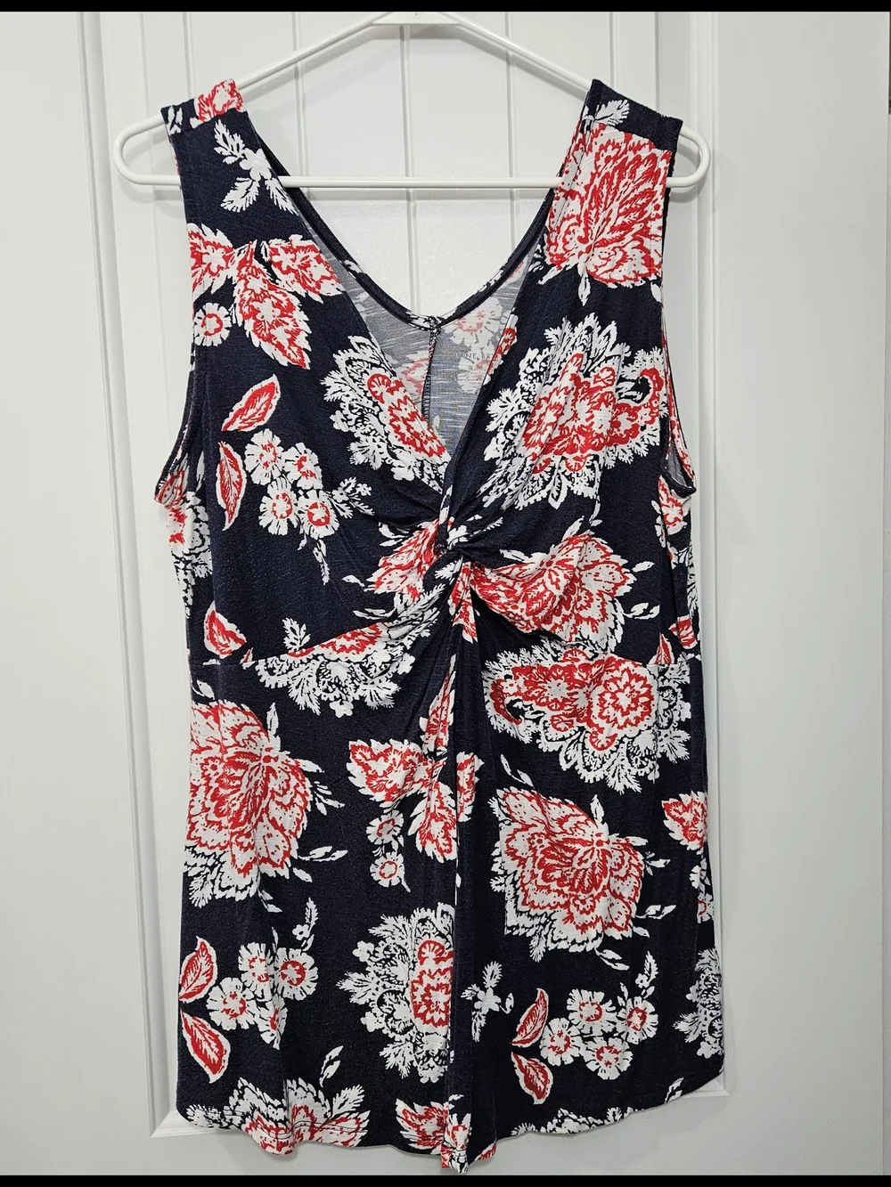 Lane Bryant Navy Floral Twist-Front Tank with Red & White Blooms 14/16 - Picture 1 of 4